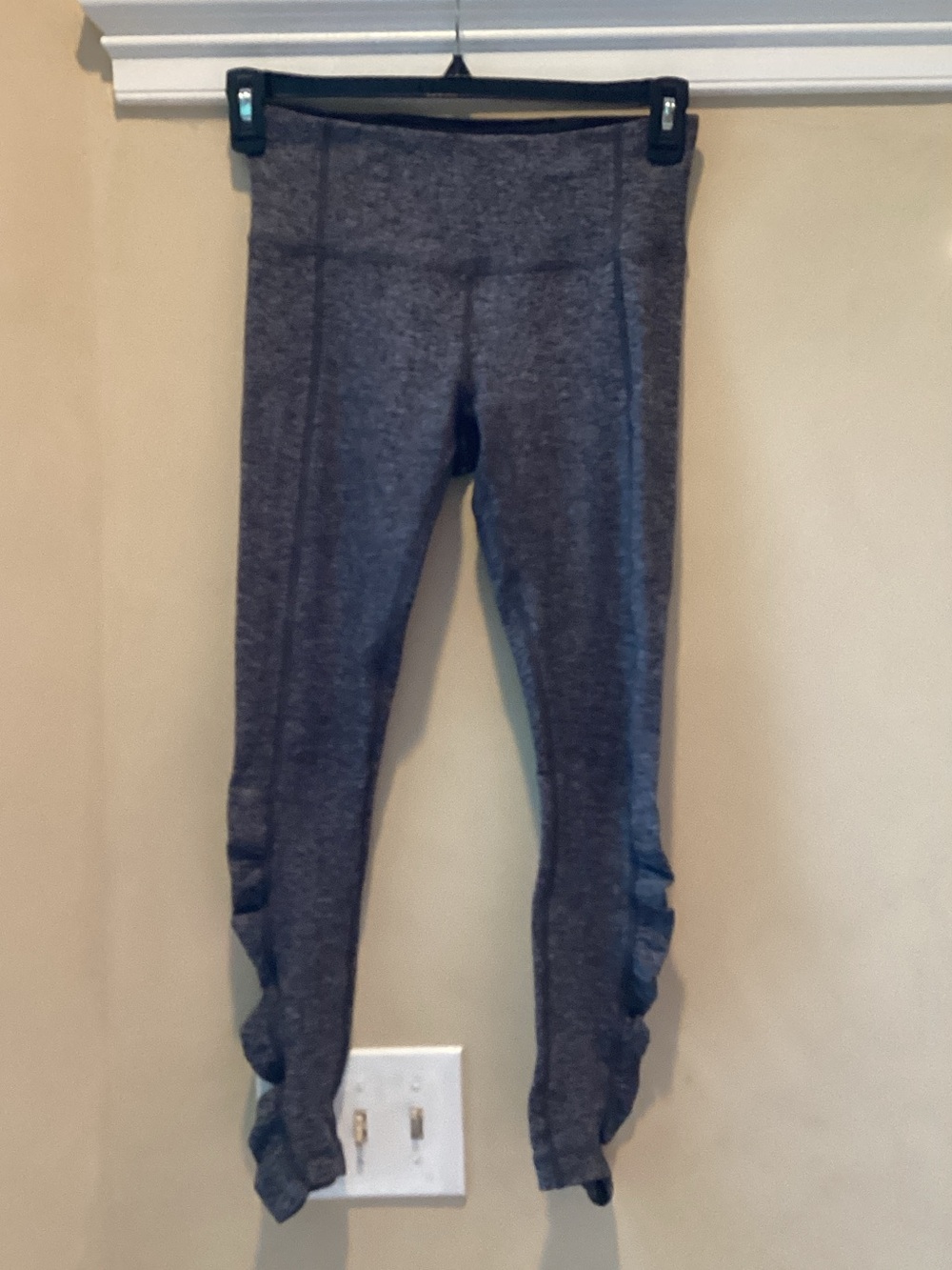 Women’s Grey Ruffle Hem Active Leggings